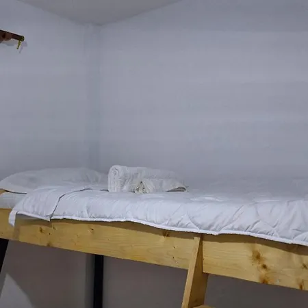 Ani Hostel *